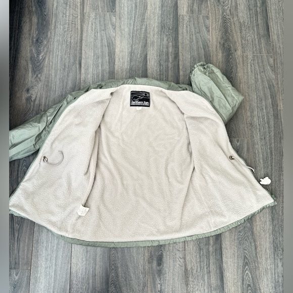 EUC Vintage Northern Sun Canada 90’s Women’s Polar Bear Windbreaker Green Size M - Picture 14 of 14